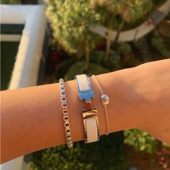 Silver and White Hermès Clic H bracelet - Picture 3 of 10